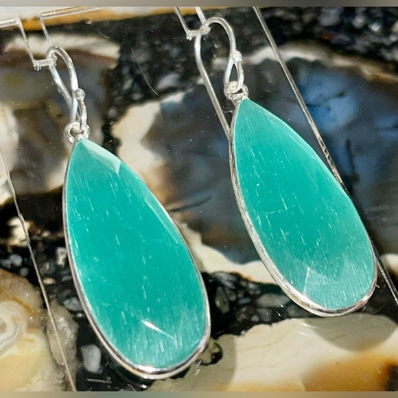 Blue Green Cat’s Eye Earrings 1 7/8” - Picture 1 of 11